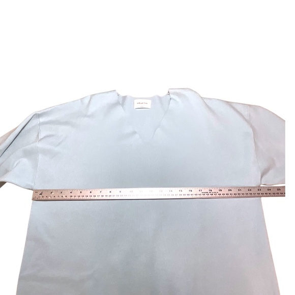 ARITZIA Wilfred Free LENZING™ ECOVERO TM Wide Sleeve Oversize V- Neck Sweater M - Picture 6 of 9